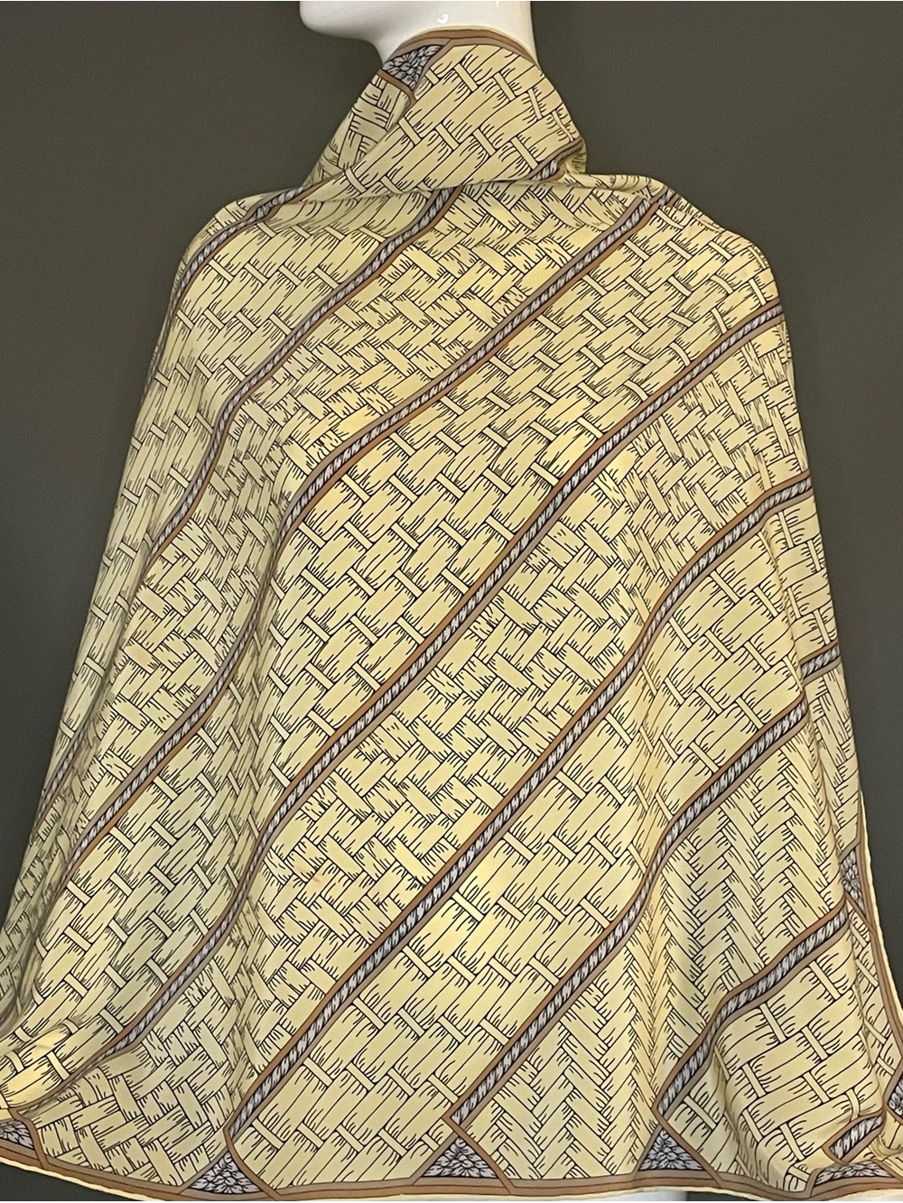Vintage Lanvin Paris Silk Scarf 31 In Sq Excellent Condition